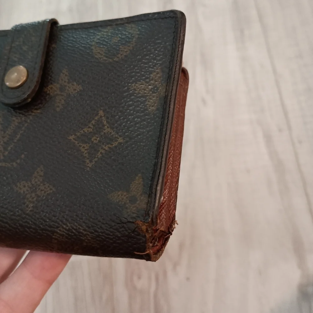 Louis Vuitton Monogram Kisslock Wallet